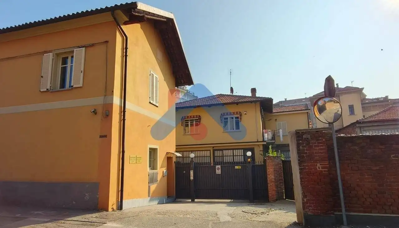 Quadrilocale via Vittorio Emanuele II 66, Centro Storico, Chieri - foto 2