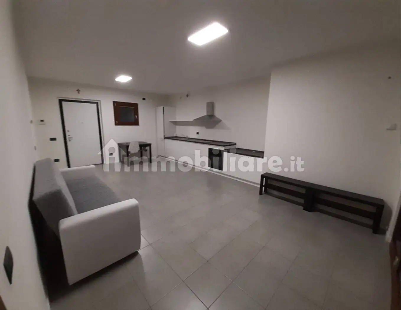 Bilocale via 4 Novembre, Centro, Caronno Pertusella - foto 2