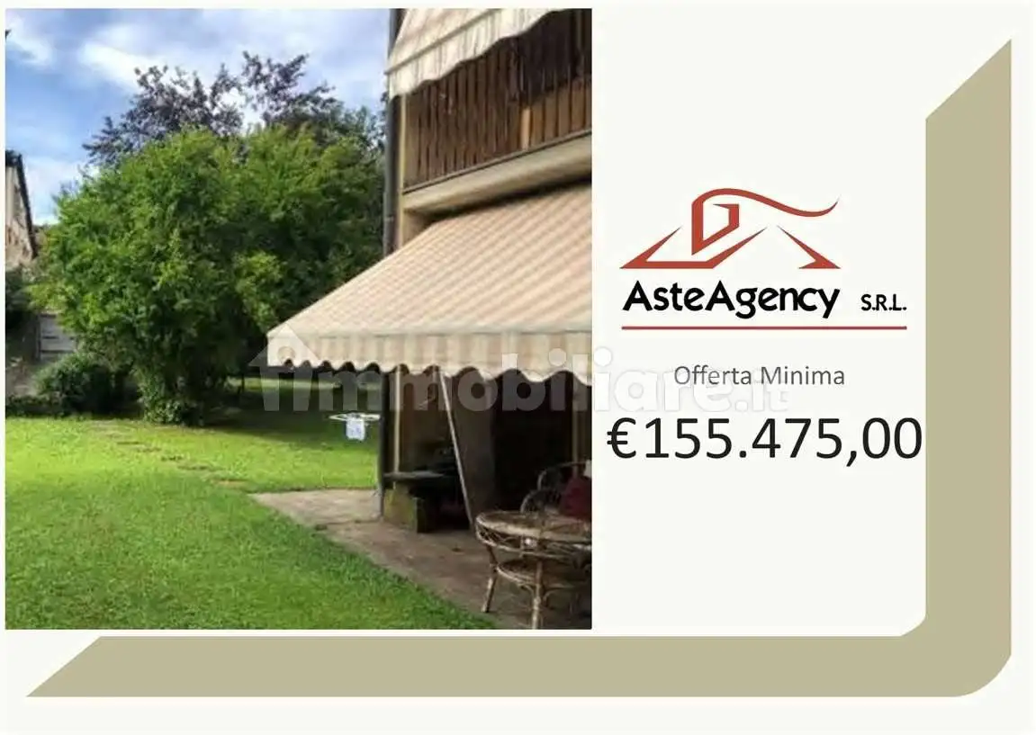 Villetta a schiera in asta a Ambivere