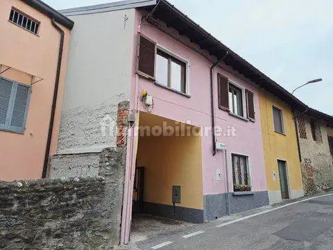 Casa indipendente in vendita a Mercallo