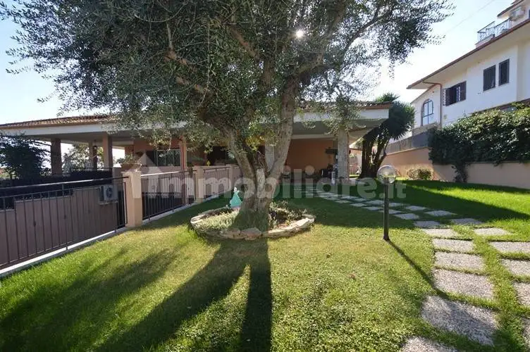 Villa in vendita a Guidonia Montecelio