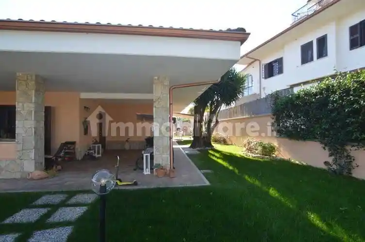 Villa bifamiliare via Delle Montagne Rocciose , 40, Colleverde, Guidonia Montecelio - foto 5