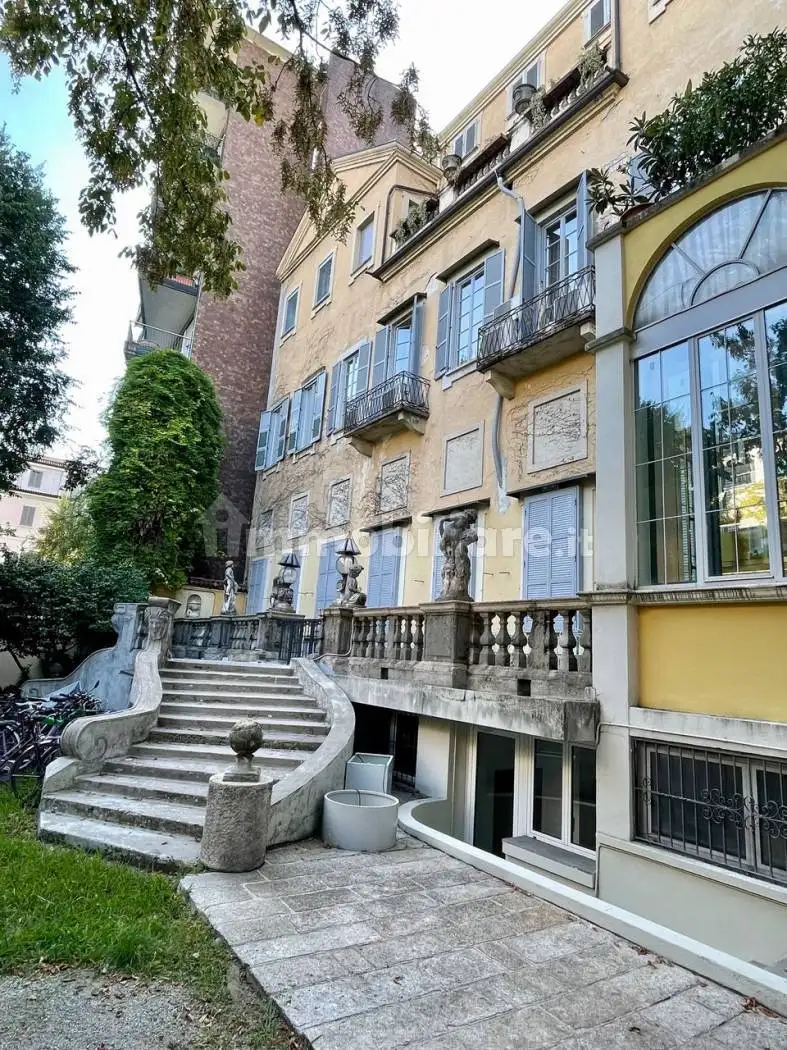 Palazzo - Edificio in affitto a Milano