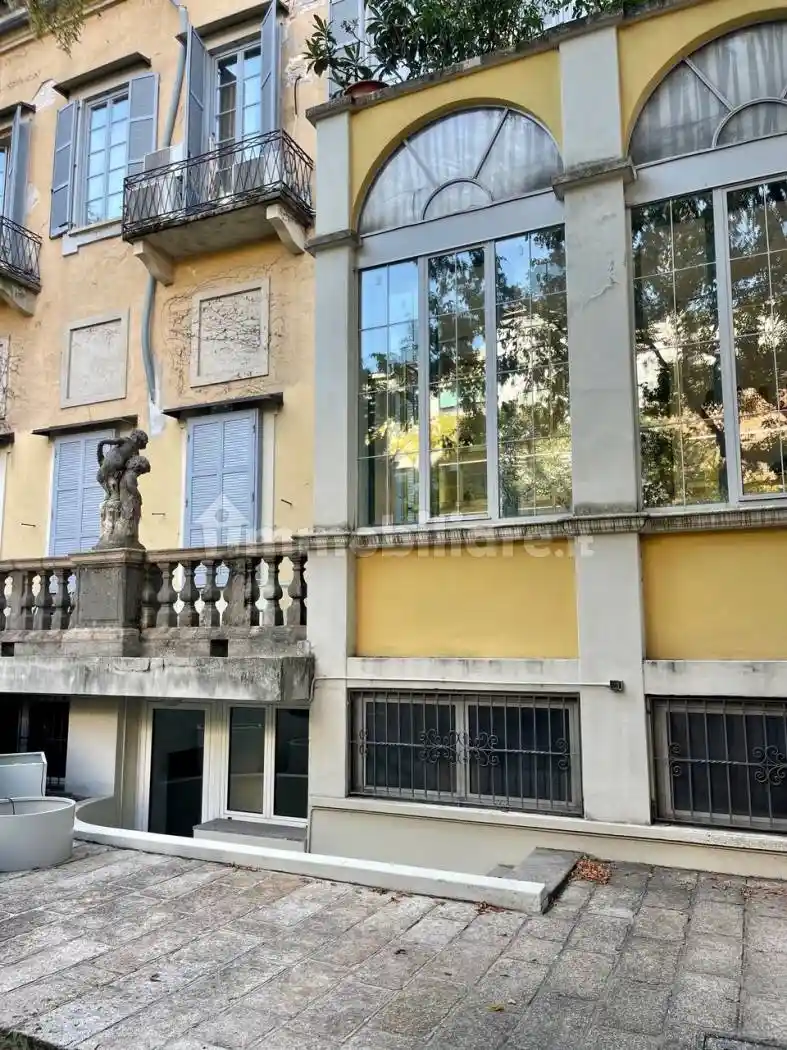 Palazzo - Edificio in Affitto - foto 2