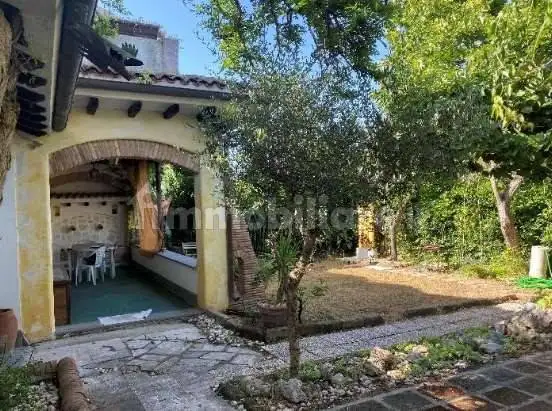 Villa in asta a Ardea