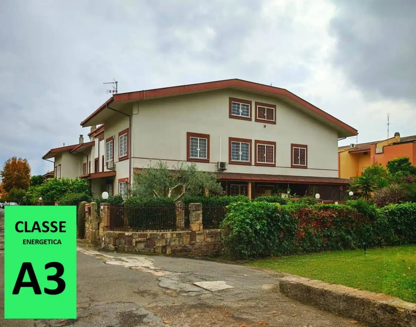 Villa plurifamiliare in vendita a Roma