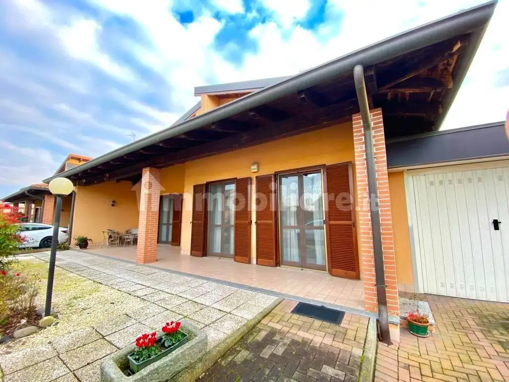 Villa in affitto a Garbagna Novarese