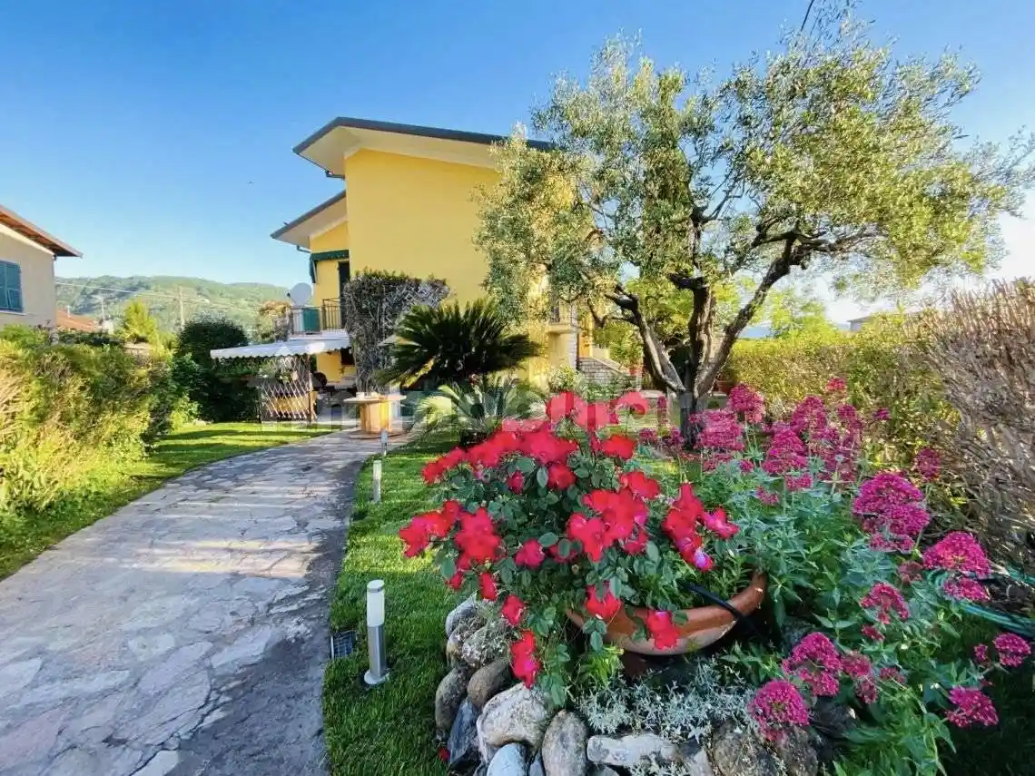 Villa in vendita a Ameglia