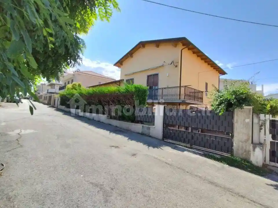 Villa unifamiliare via campo di giove 9, Ospedale, Pescara - foto 4