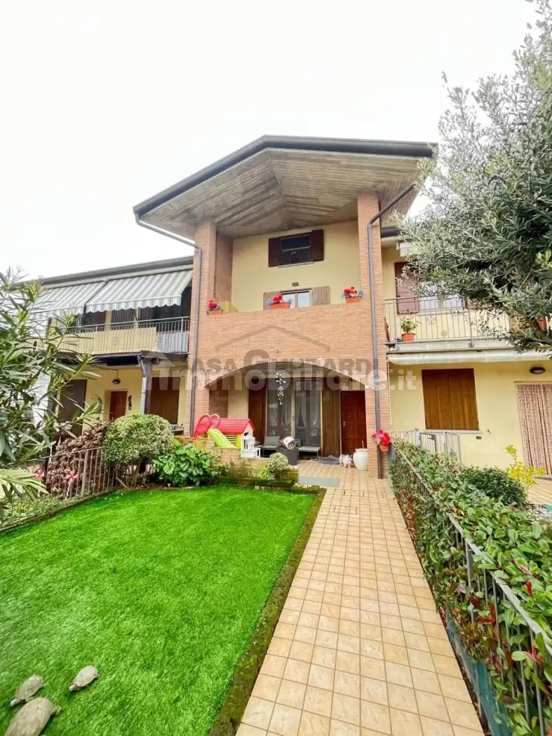 Villetta a schiera in vendita a Castel Rozzone