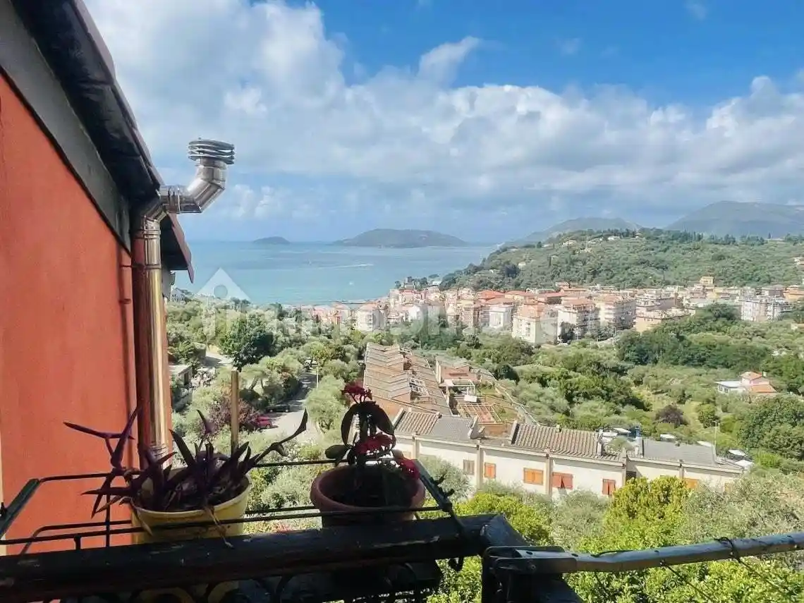 Casa indipendente in vendita a Lerici