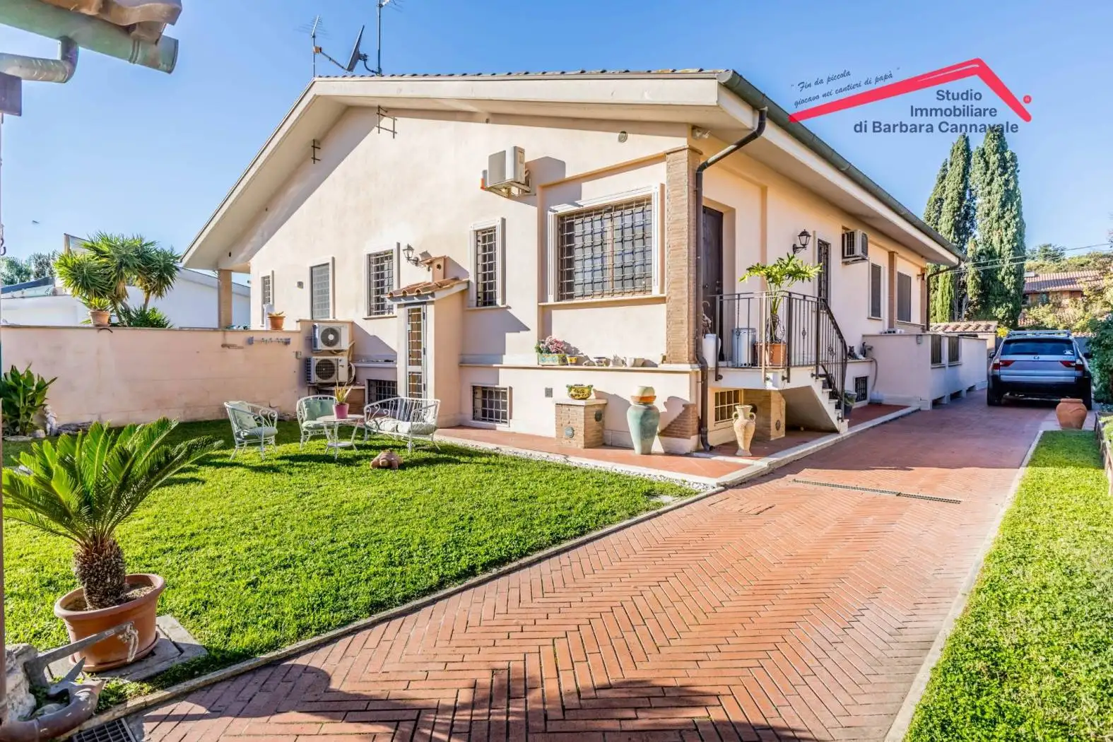 Villa plurifamiliare in vendita a Roma