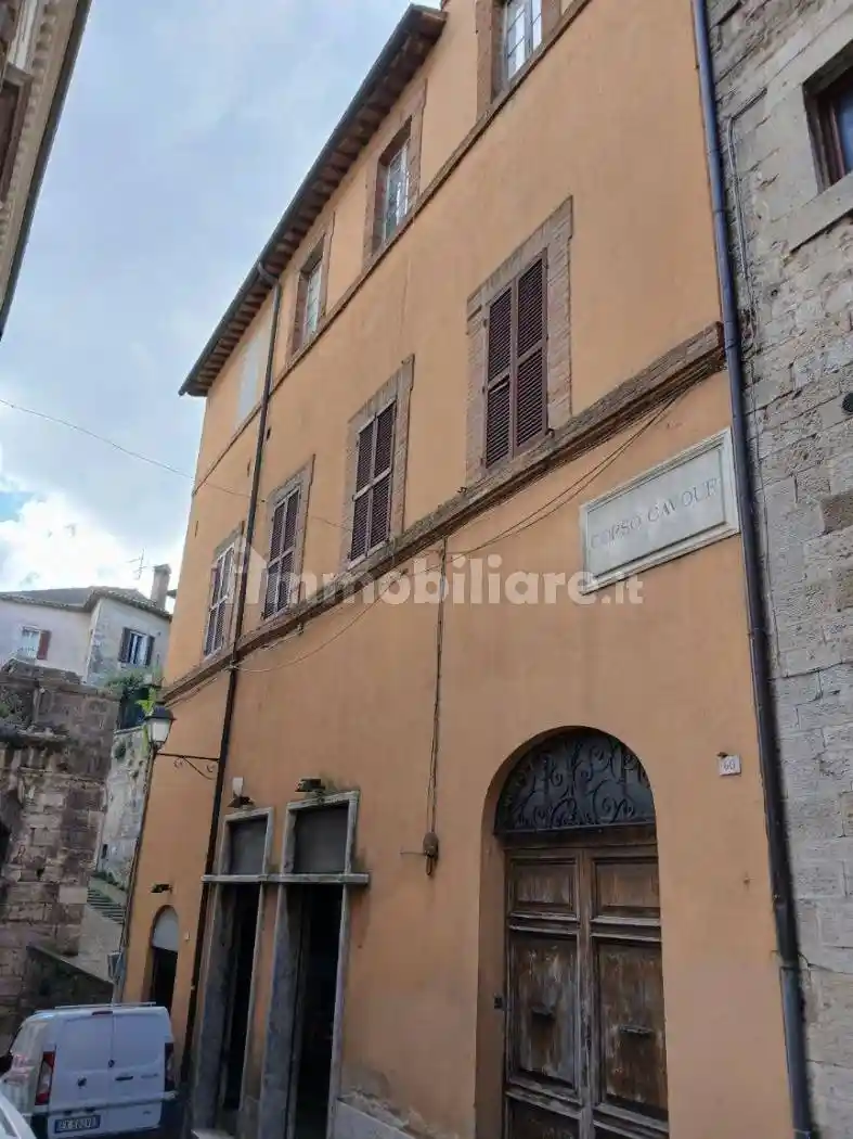 Palazzo - Edificio in vendita a Todi