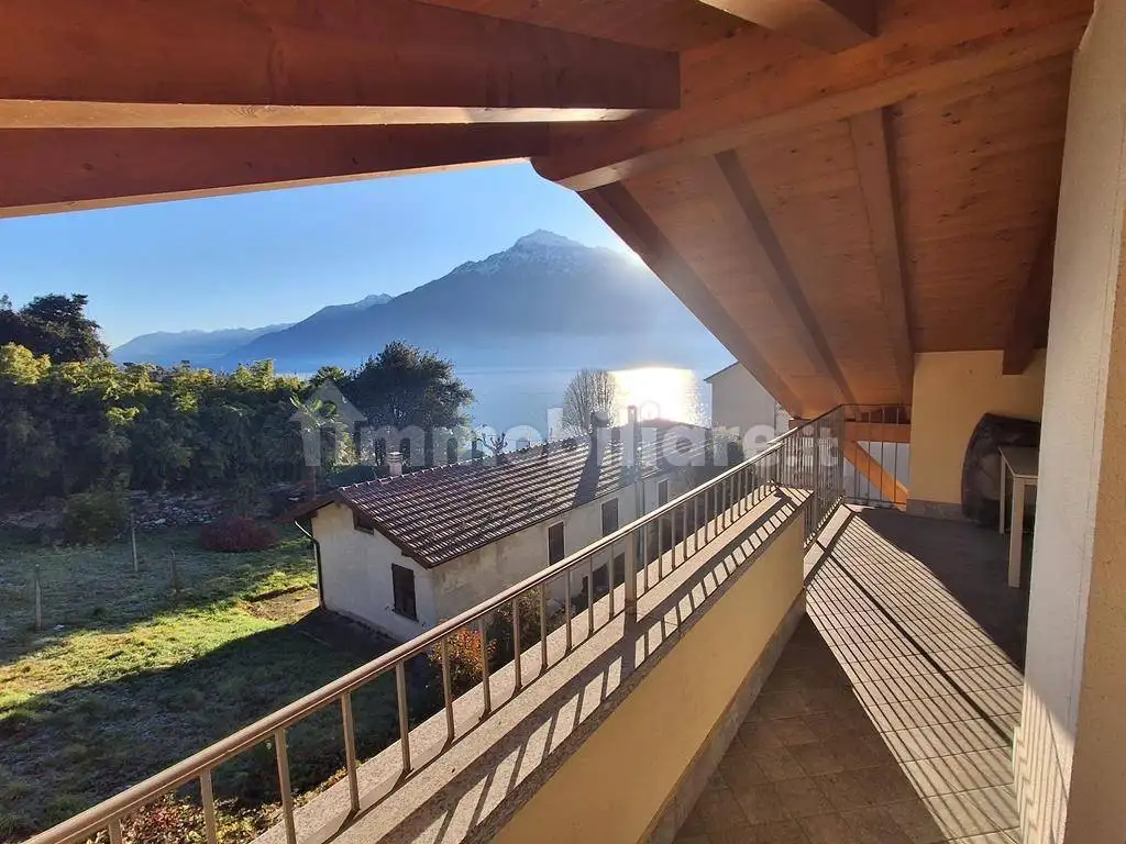 Appartamento in vendita a Domaso