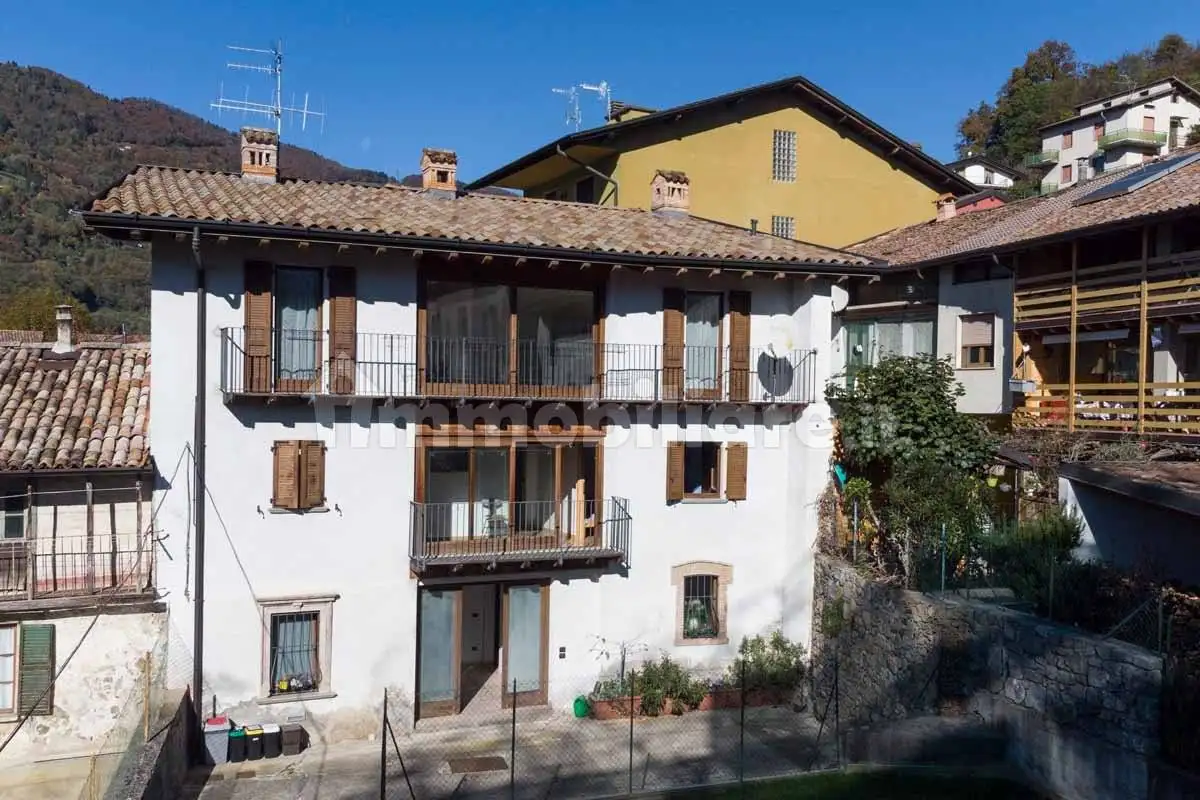 Casa indipendente in vendita a Casnigo