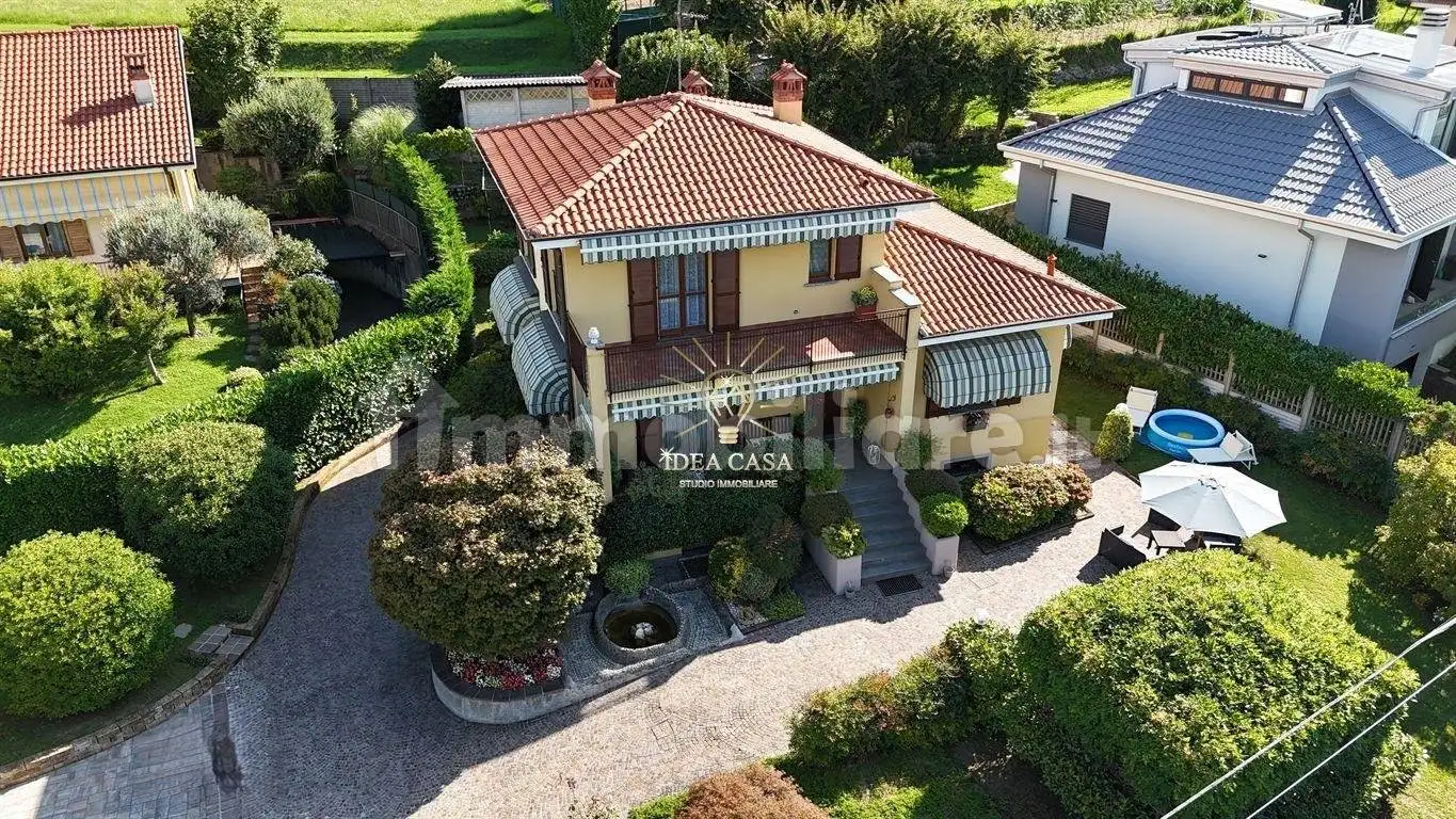 Villa in vendita a Cassago Brianza