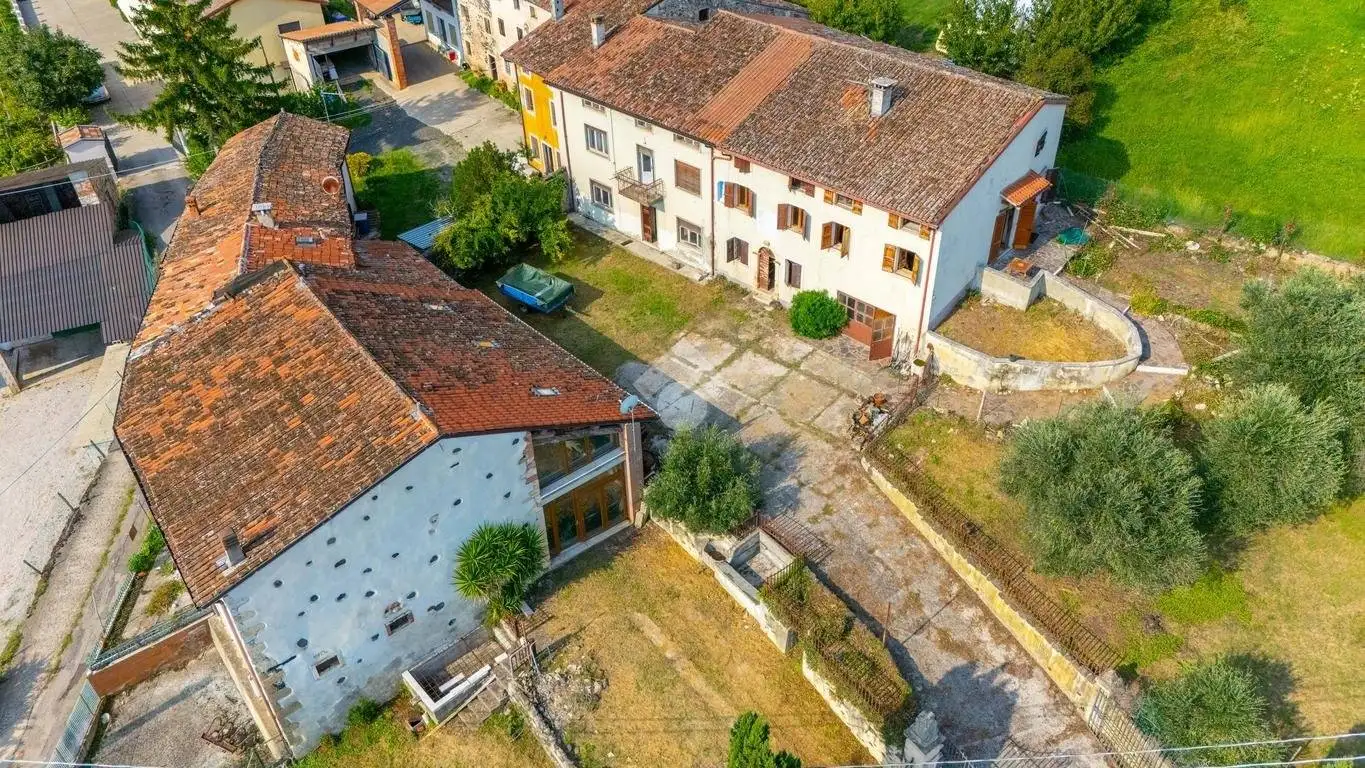 Casa indipendente in vendita a Montecchia di Crosara