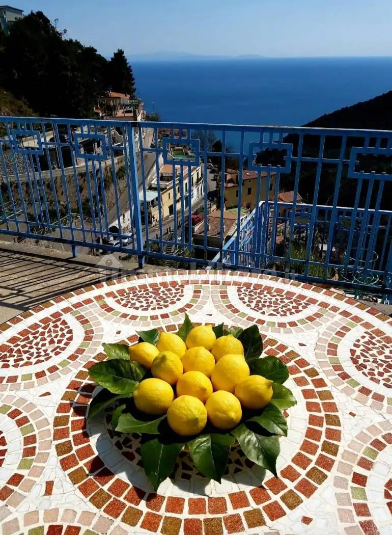 Appartamento in vendita a Vietri sul Mare