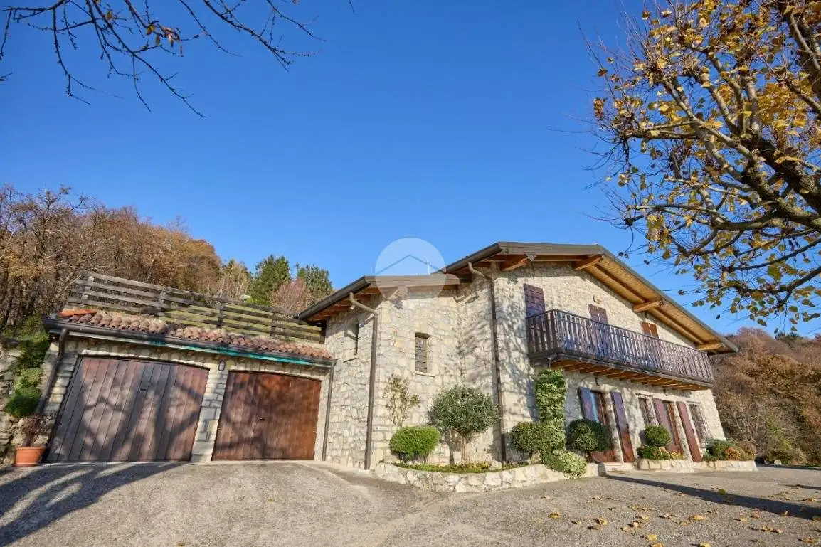 Villa in vendita a Grone