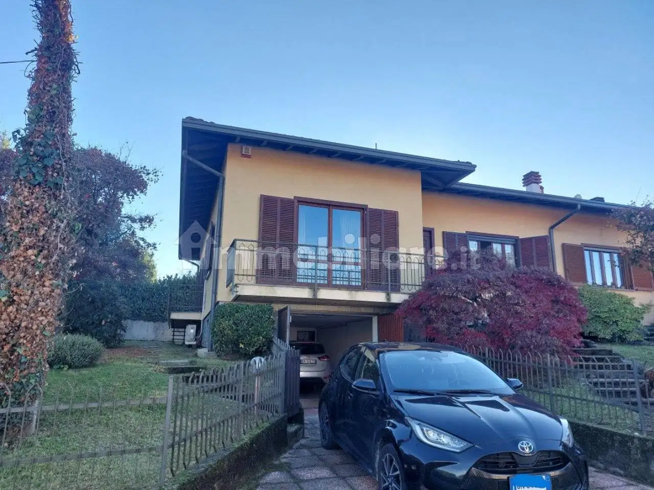 Villa in vendita a Travedona-Monate