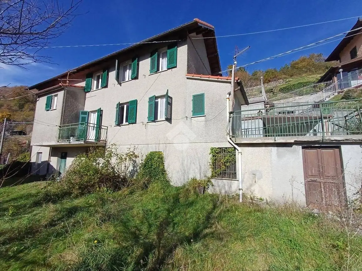 Casa indipendente in vendita a Savignone