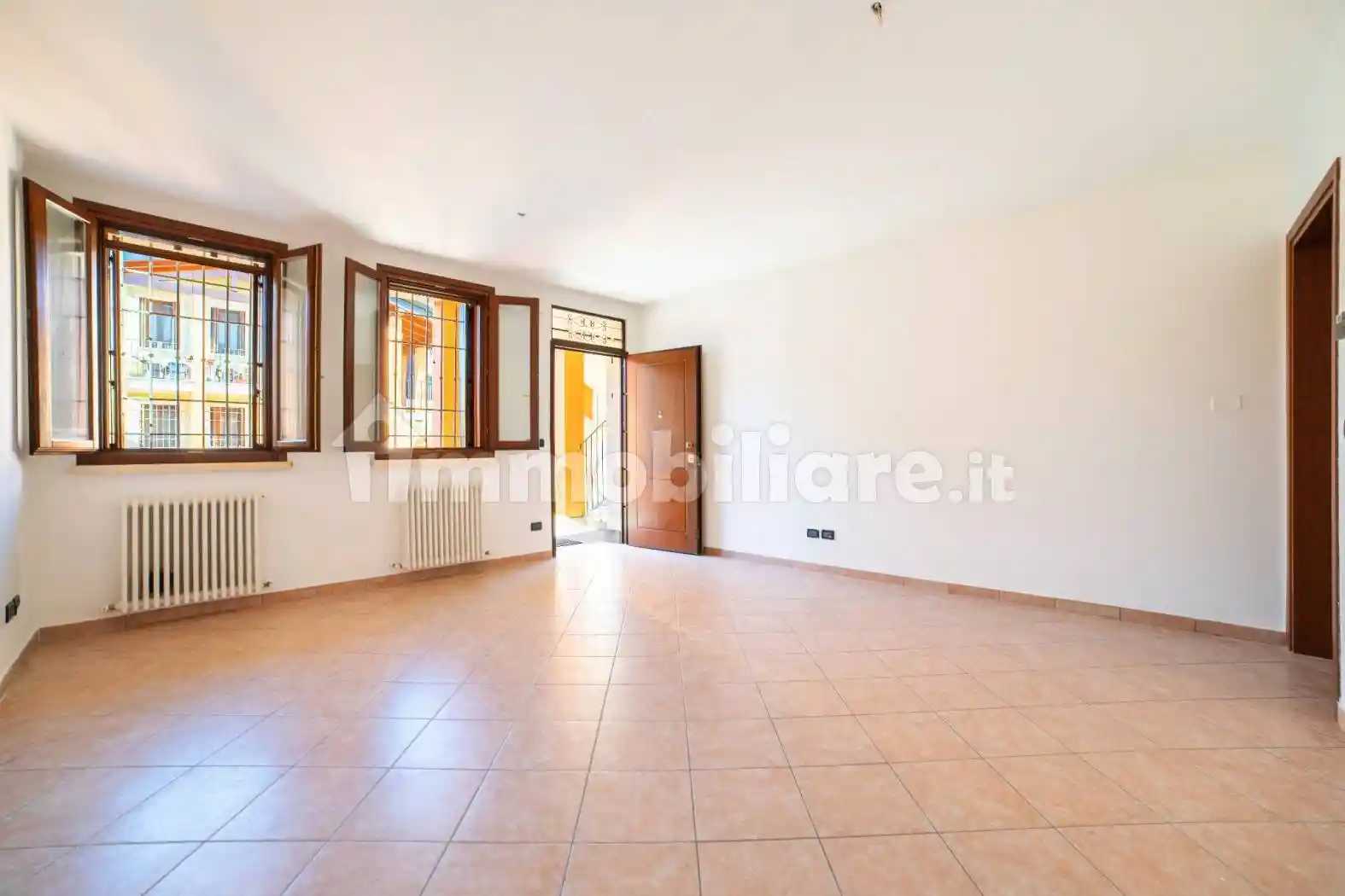 Trilocale ottimo stato, piano terra, Centro, Ostiglia - foto 2