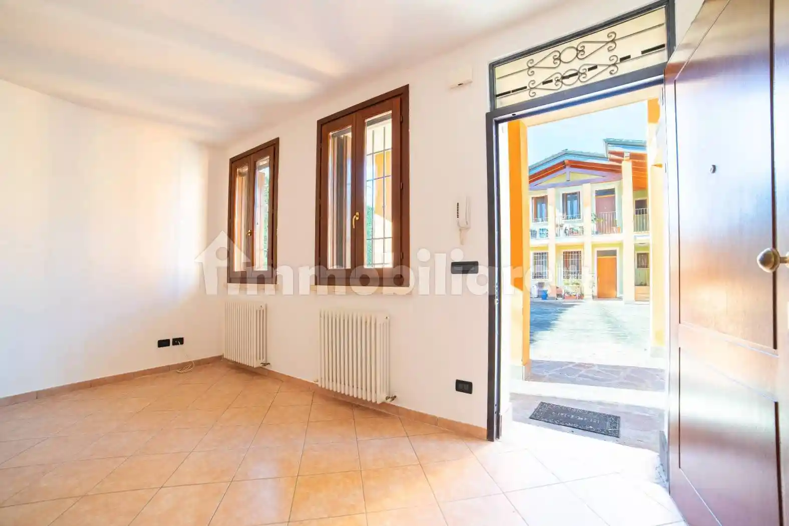 Trilocale ottimo stato, piano terra, Centro, Ostiglia - foto 3