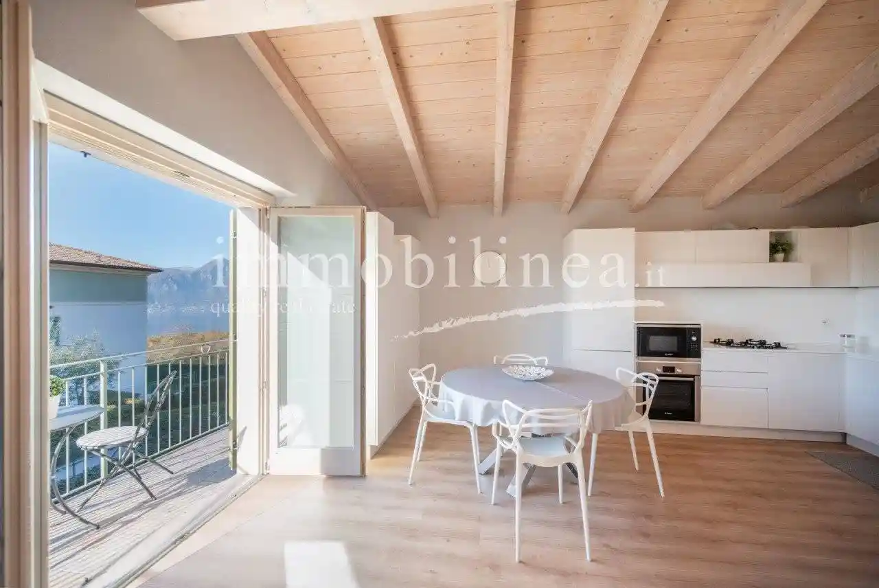 Appartamento in vendita a Torri del Benaco
