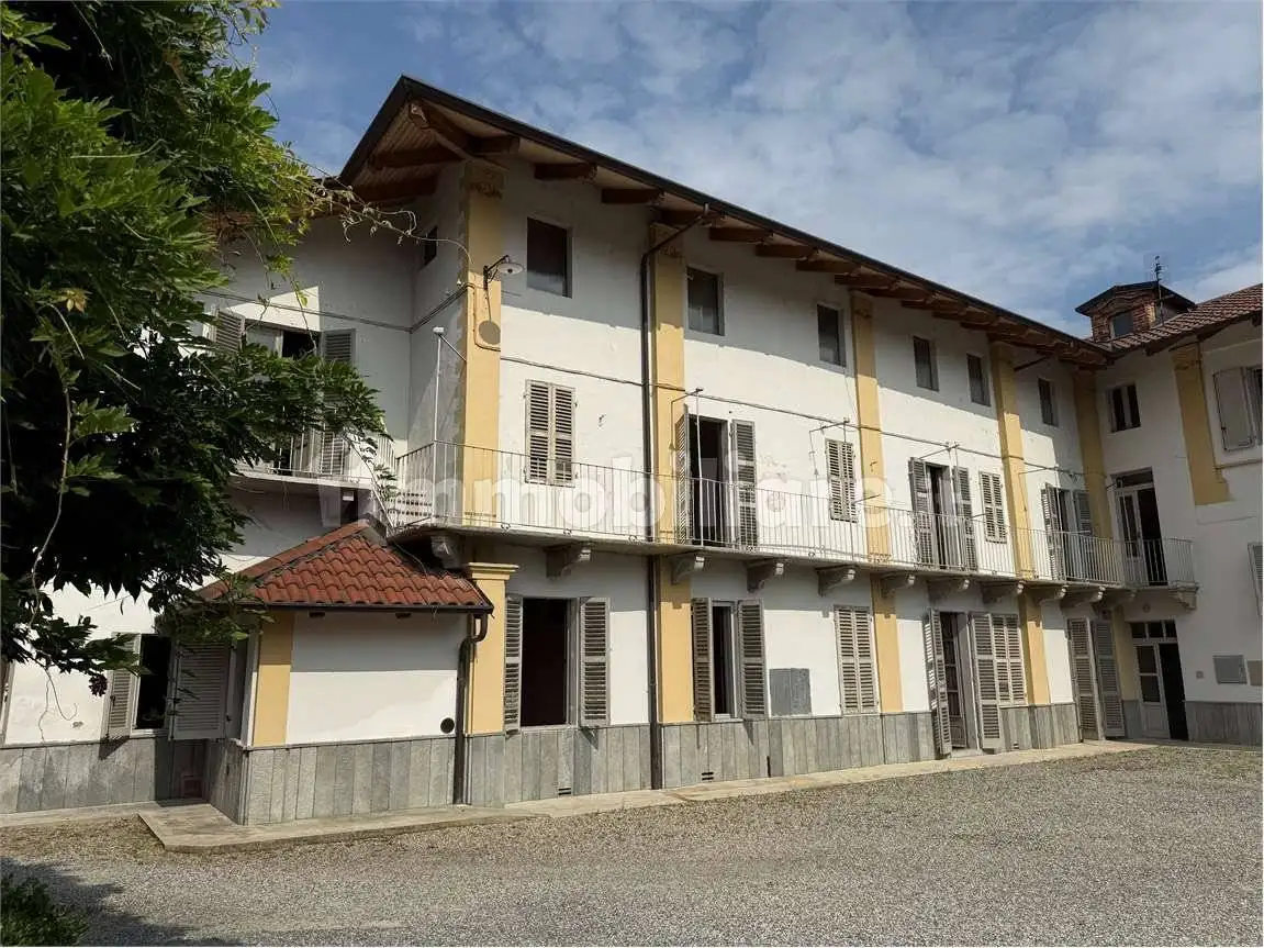 Palazzo - Edificio in vendita a Mathi