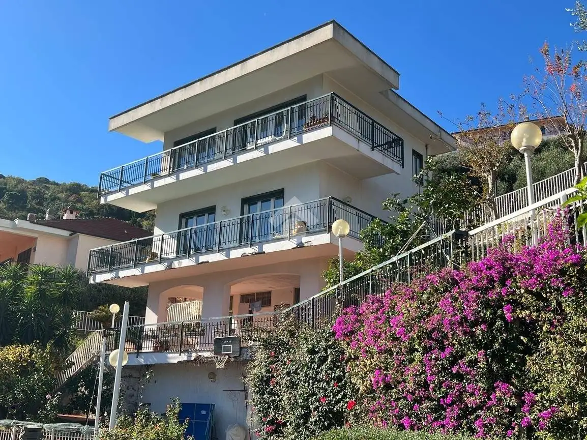 Villa in vendita a Noli
