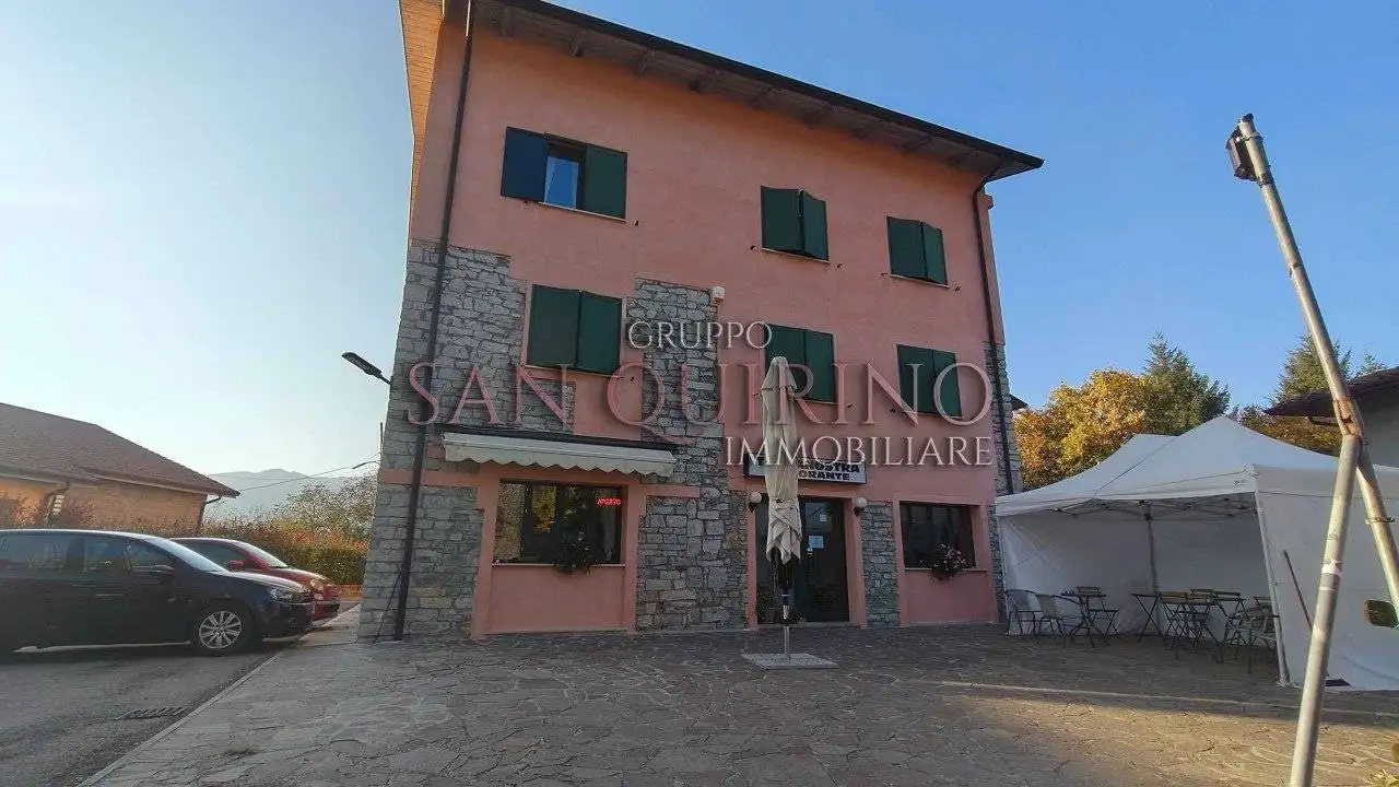 Palazzo - Edificio in vendita a Ventasso