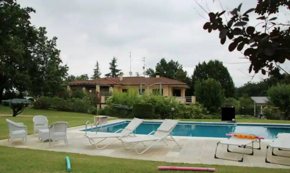 Villa in vendita a Gazzola