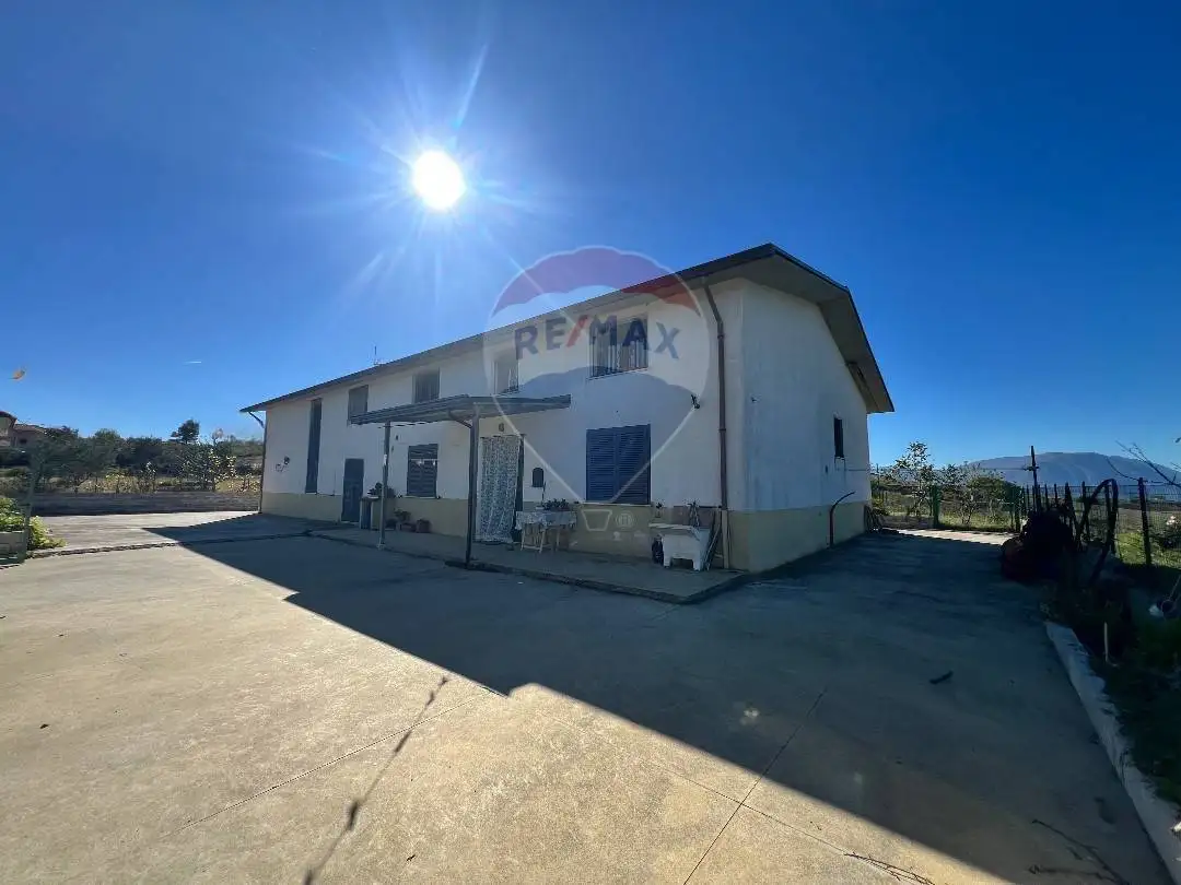 Casa indipendente in vendita a Fragneto Monforte