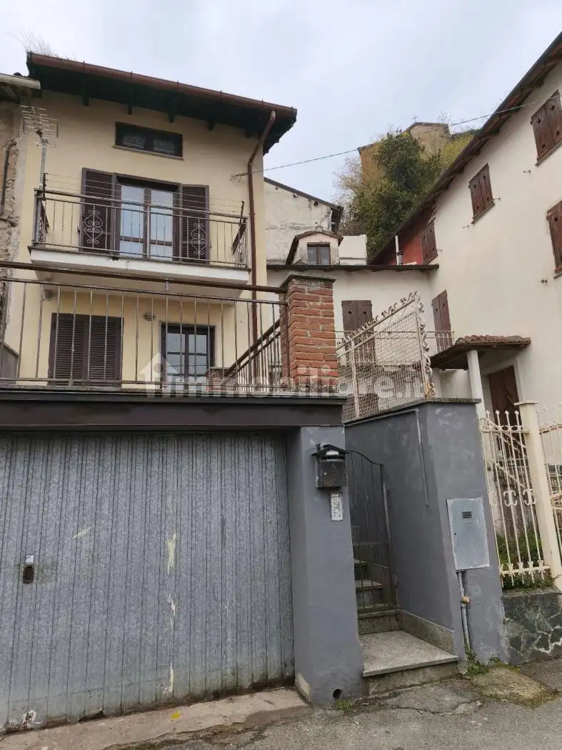 Casa indipendente in vendita a Orsara Bormida