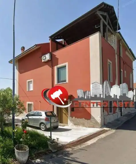 Appartamento in asta a Poggiofiorito