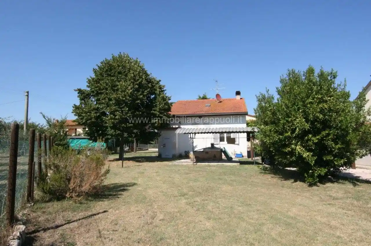 Terratetto unifamiliare 108 m², buono stato, Centro, Castiglione del Lago - foto 2