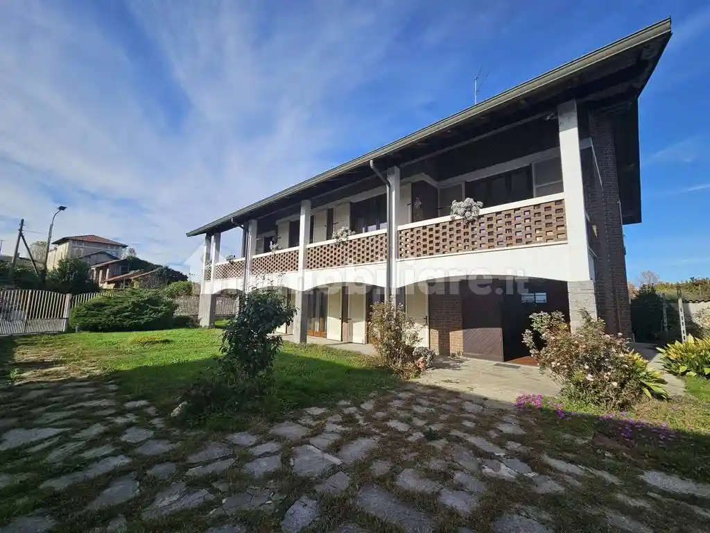 Villa in vendita a Biandrate