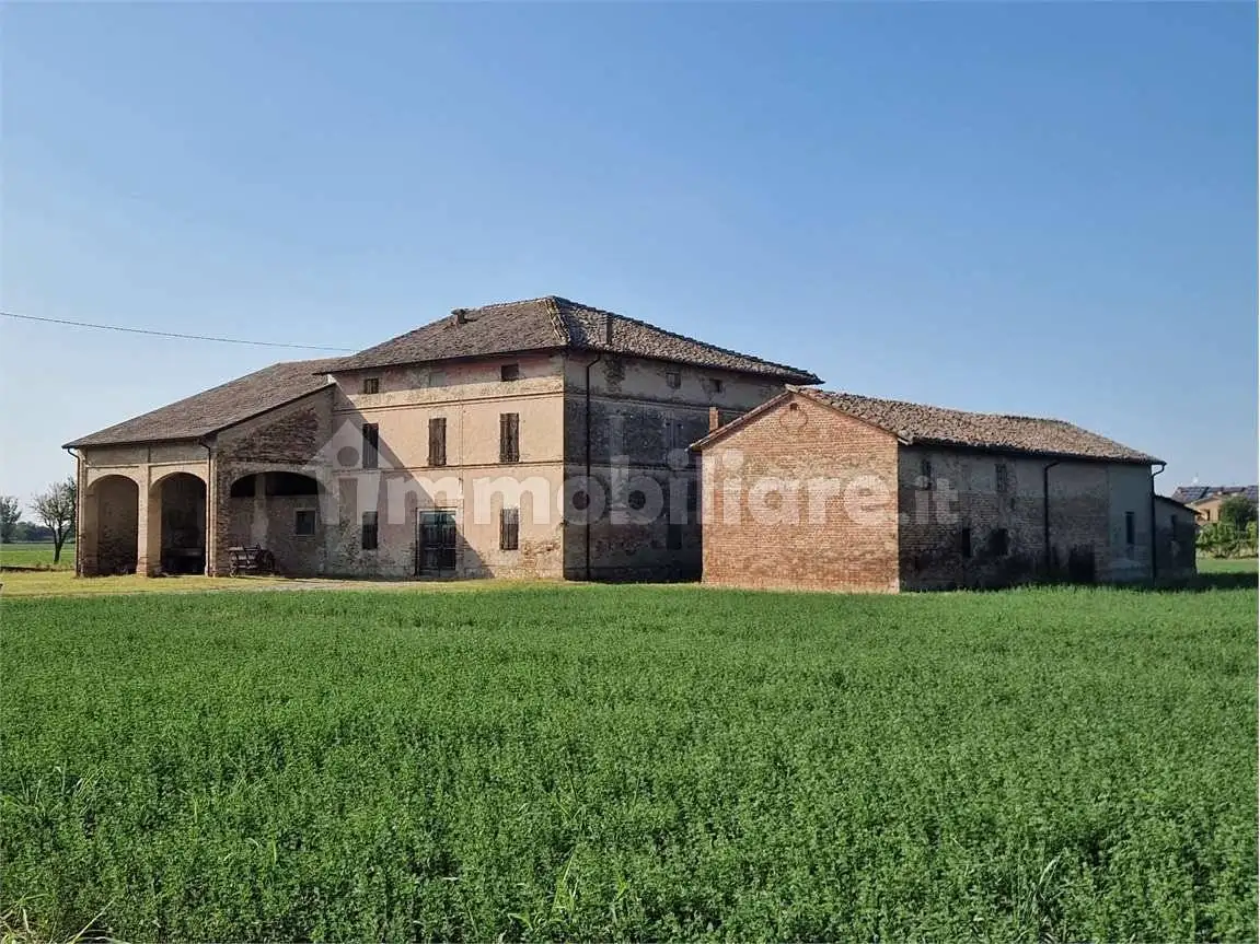 Rustico - Casale in vendita a Soragna