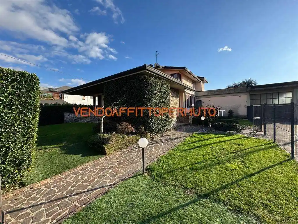 Villa in vendita a Palazzolo sull'Oglio