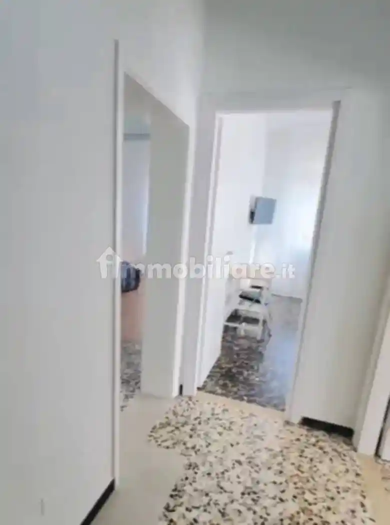 Trilocale ottimo stato, secondo piano, Regina Pacis, Reggio Emilia - foto 2