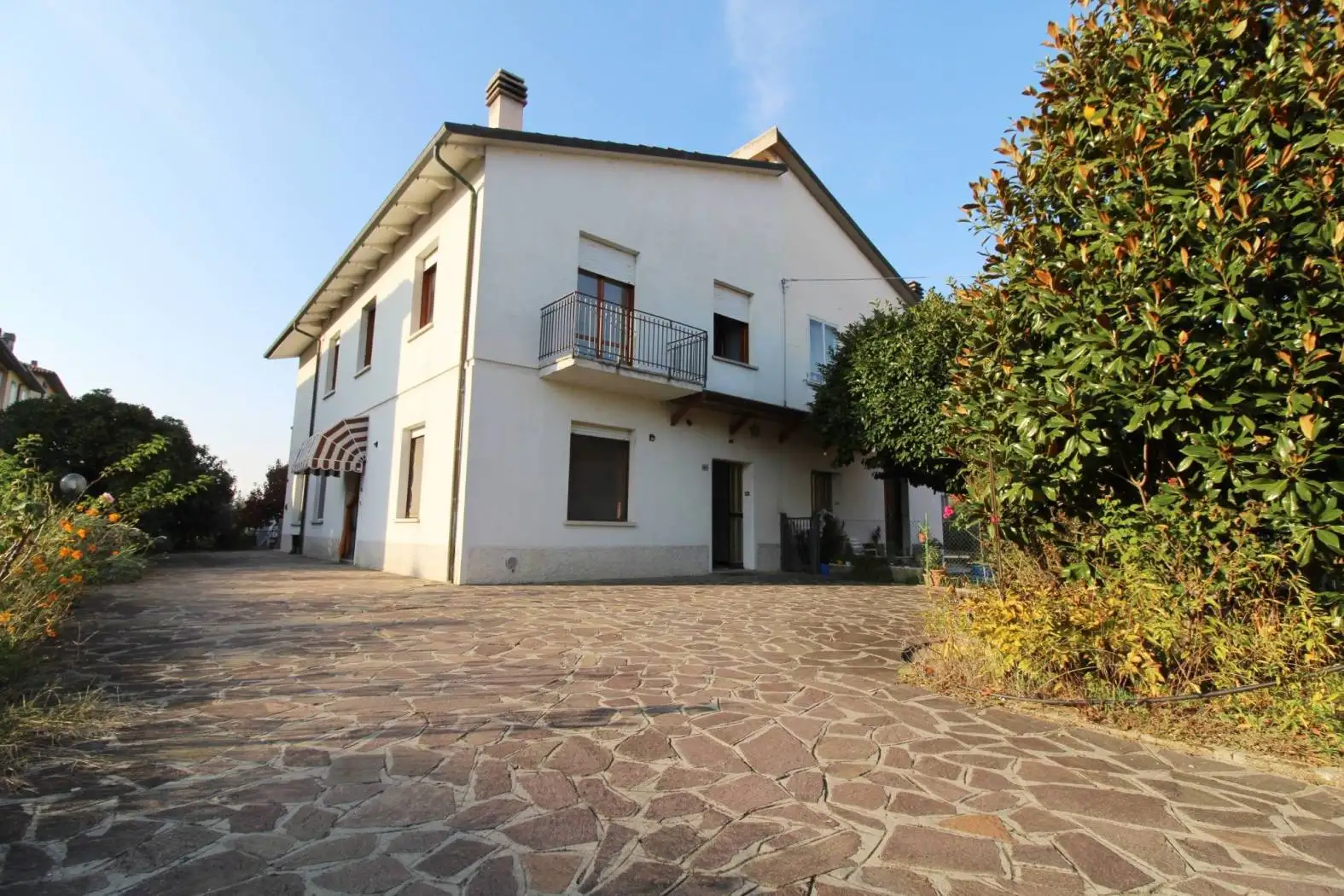 Villa in vendita a Dozza