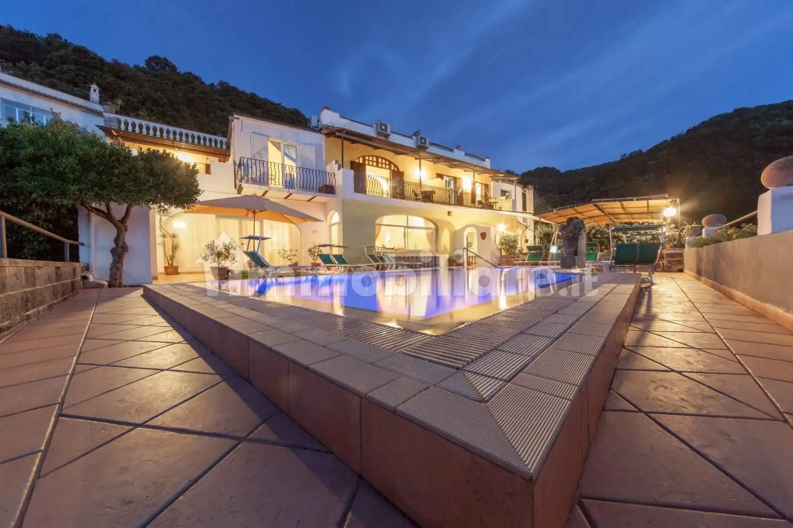 Palazzo - Edificio in vendita a Ischia