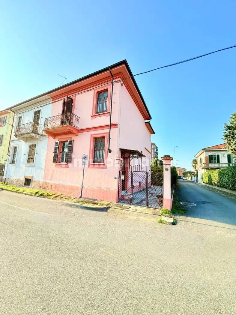 Casa indipendente in vendita a Alessandria