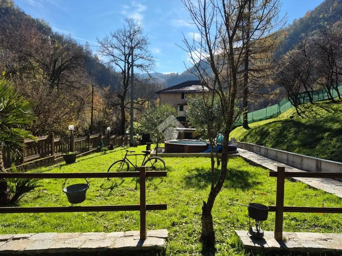 Casa indipendente in vendita a Montoggio