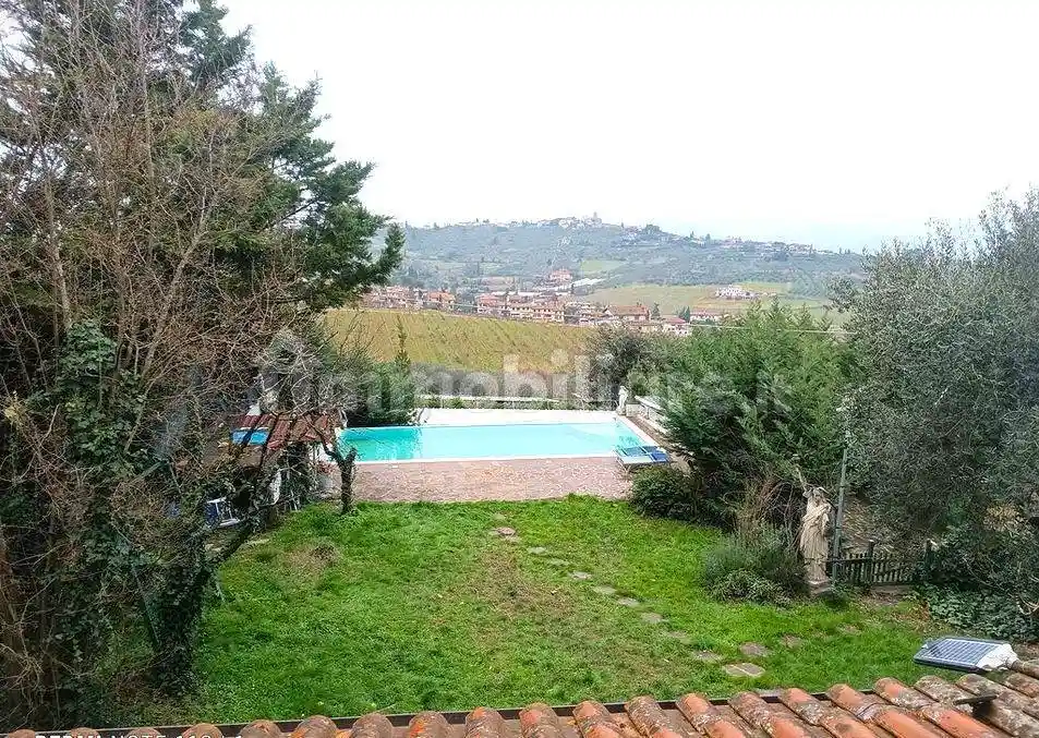 Villa in vendita a Carmignano