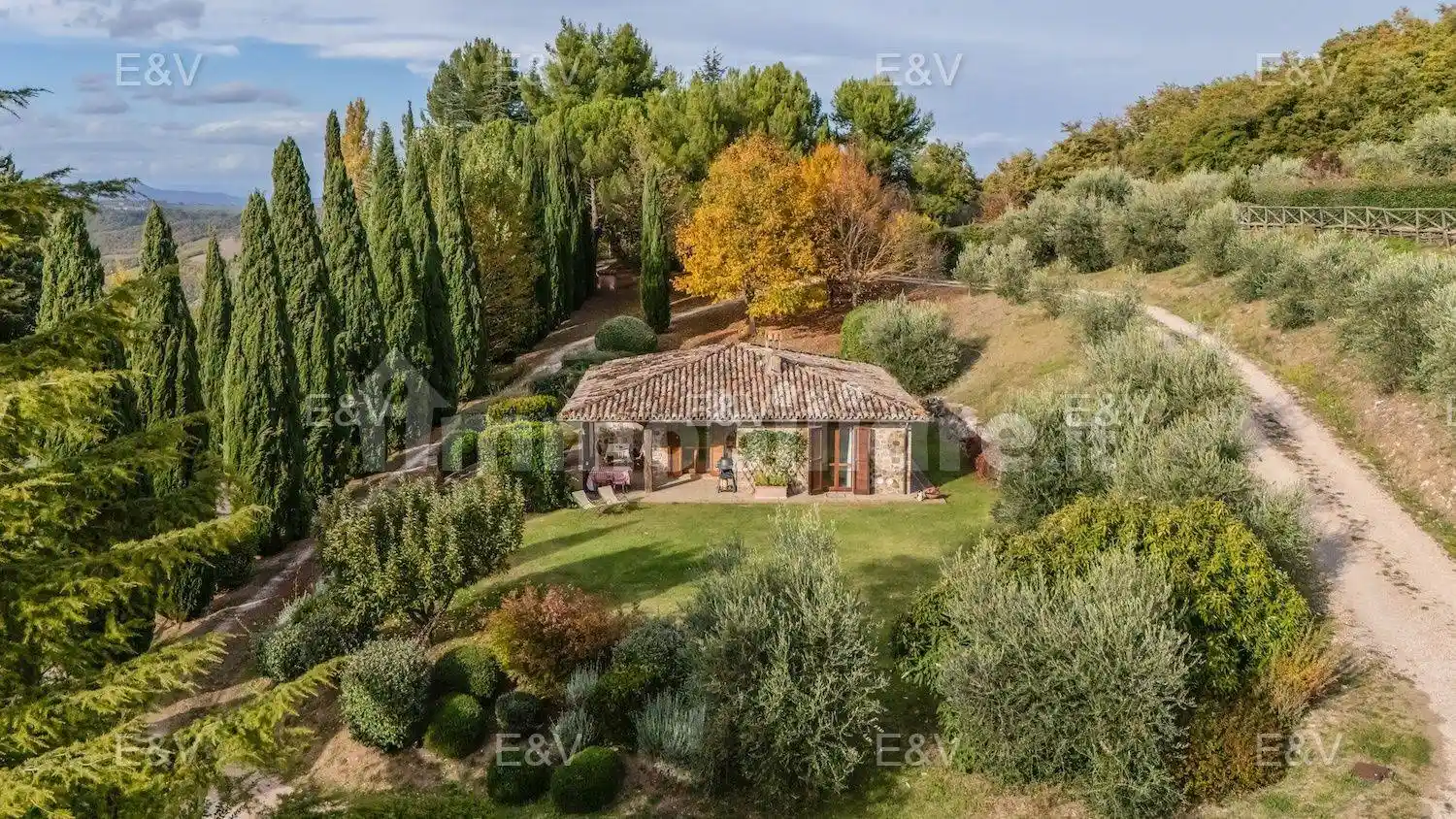 Rustico - Casale in vendita a Todi