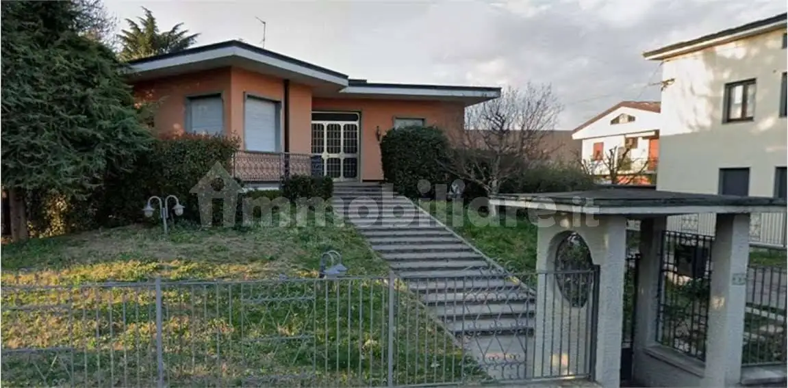 Villa in asta a Arcene