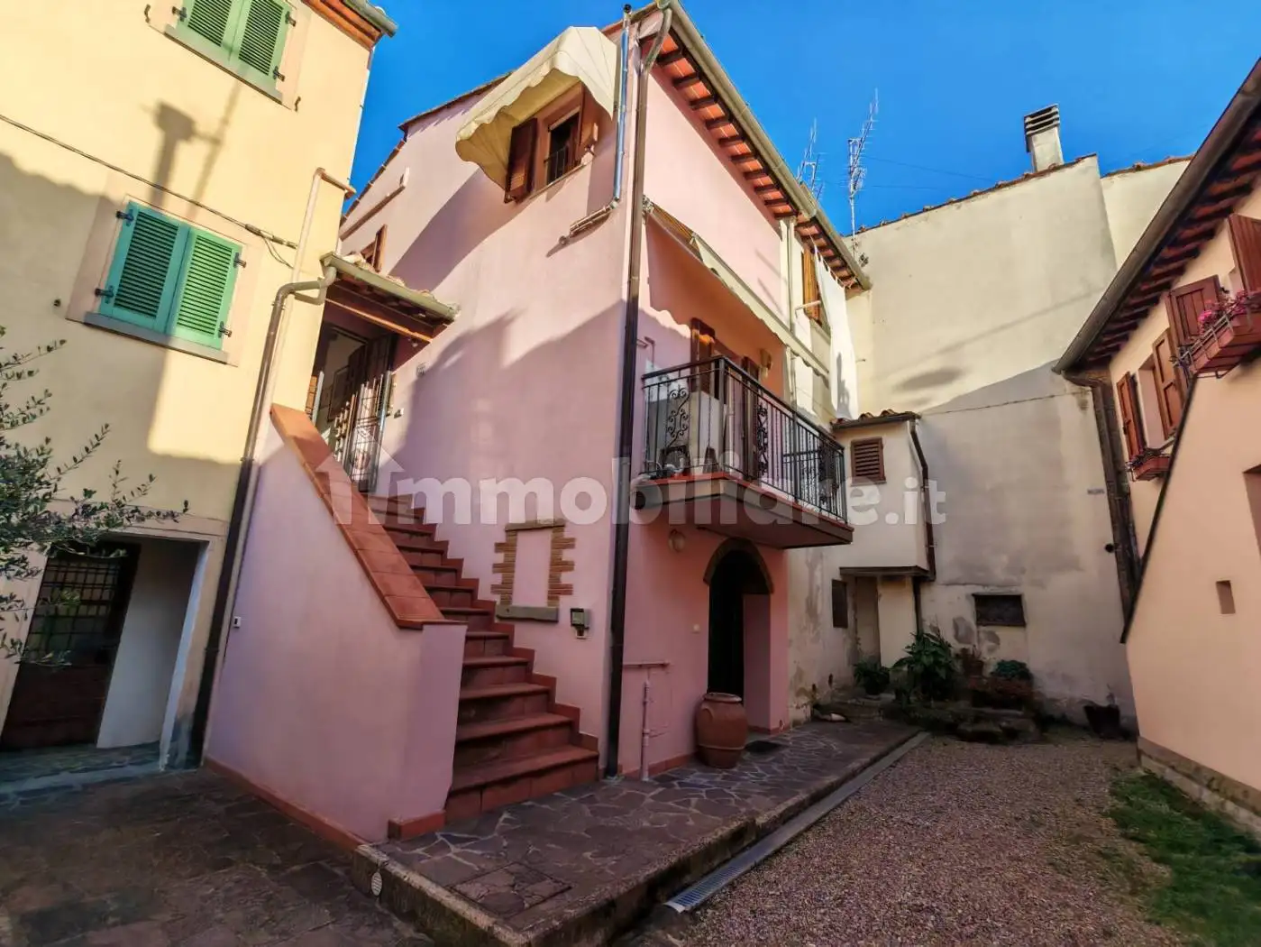 Casa indipendente in vendita a Arezzo