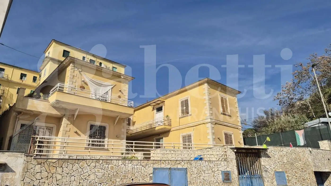 Appartamento in affitto a Napoli