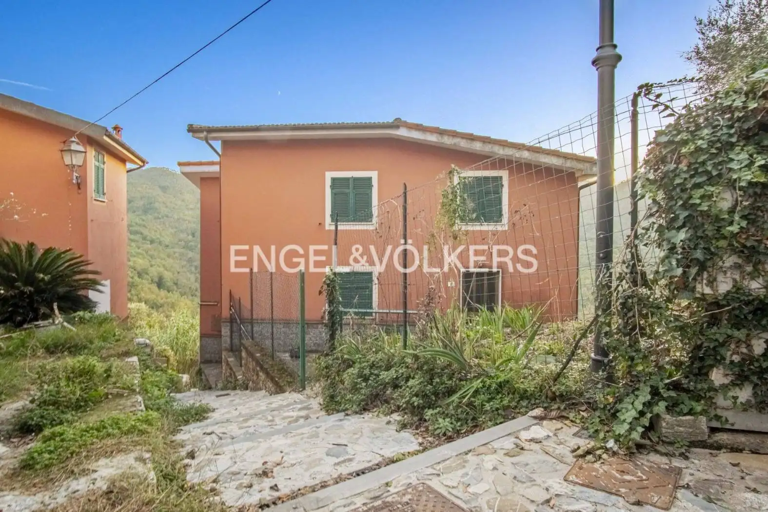 Casa indipendente in vendita a Castiglione Chiavarese